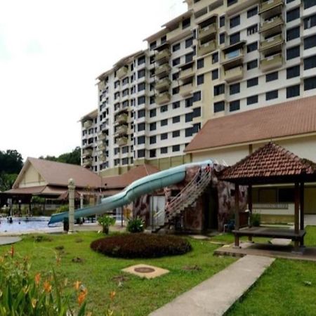 Puteri Beach Resort ポートディクソン エクステリア 写真